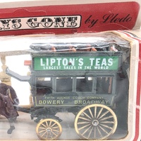 Lledo Days Gone 1983 Lipton Teas Fifth Avenue Horse Carriage Diecast Model