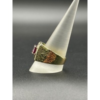 Men’s 18ct Yellow Gold Red-Coloured Stone Signet Ring