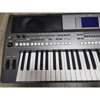 Yamaha PSR-S670 61 Key Arranger Workstation Keyboard 416 Voices 230 Styles