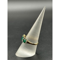 Ladies 18ct Yellow Gold Green Gemstone & Diamond Ring