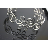 Continuous Flower Wavy Sterling Silver Open Bangle Bracelet 22.7 Grams NEW