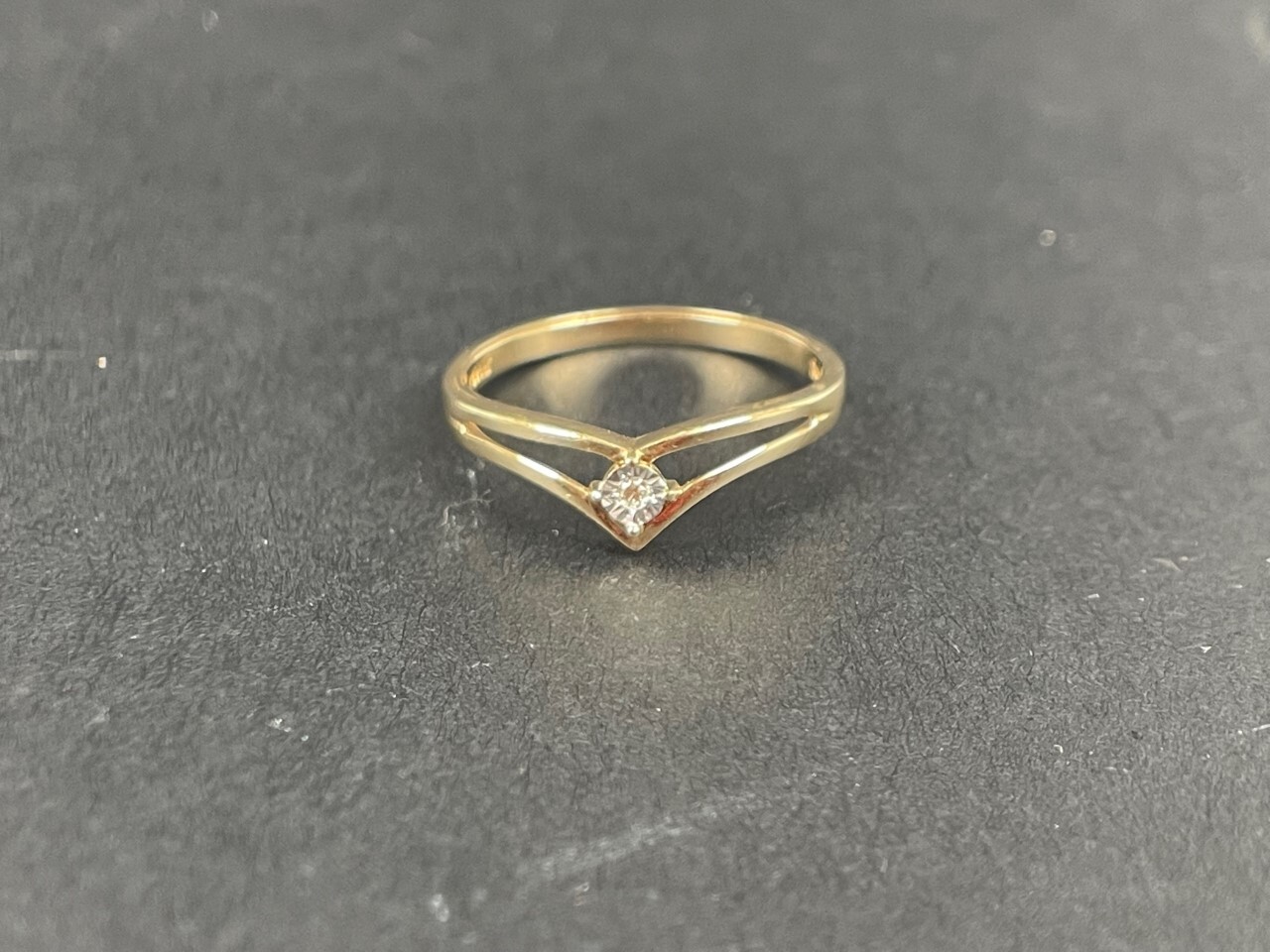 Single diamond ladies ring deals
