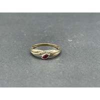 Ladies 9ct Yellow Gold Red Gemstones Ring