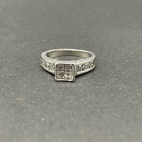Ladies 14ct White Gold Diamond Ring