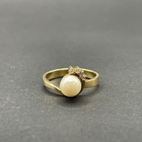 Ladies 18ct Yellow Gold White Pearl Diamond Ring
