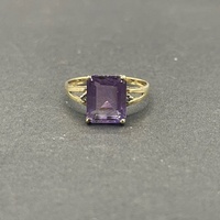 Ladies 9ct Yellow Gold Purple Gemstone Ring