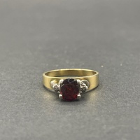 Ladies 18ct Yellow Gold Red Gemstone Vintage Design Ring