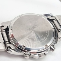 Seiko Chronograph 7T92-0DW0 Red Dial Mens Quartz Watch 10 Bar 100m