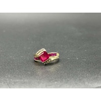 Ladies 9ct Yellow Gold Pink Gemstone Ring