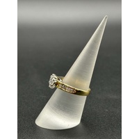 Ladies 18ct Yellow Gold Diamond Cluster Flower Ring