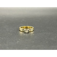 Ladies 18ct Yellow Gold Natural Diamond Ring