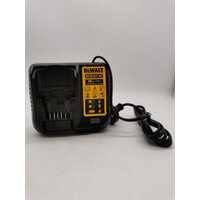 DeWalt DCLE34031 Laser 3-Way Level Battery and Charger Kit (Near New Condition)