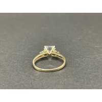 Ladies 9ct Yellow Gold Cubic Zirconia Ring