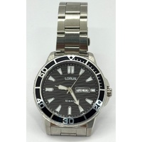 Lorus Mens Stainless Steel Analog Watch Black Dial Day Date 10BAR WR Boxed