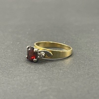 Ladies 18ct Yellow Gold Red Gemstone Vintage Design Ring