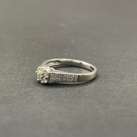 Ladies 18ct White Gold Diamond Cluster Ring