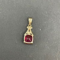 Ladies 9ct Yellow Gold Red Gemstone Pendant
