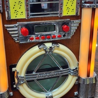 Signify Retro Mini Jukebox Model FWJB-003B CD FM Radio Bluetooth AUX