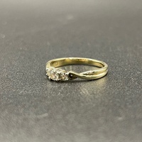 Ladies 9ct Yellow Gold Natural Diamond Ring