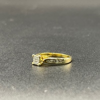Ladies 18ct Yellow Gold Natural Diamond Ring