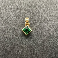 Ladies 9ct Yellow Gold Green Gemstone Pendant