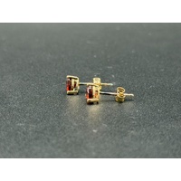 Ladies 9ct Yellow Gold Red Heart Gemstone Stud Earrings