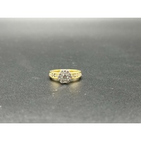 Ladies 18ct Yellow Gold Diamond Cluster Flower Ring