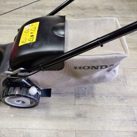 Honda Izy HRG416C1 145cc GCVx 4-Stroke Push Lawn Mower with Grass Catcher