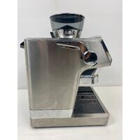 DeLonghi La Specialista Coffee Espresso Machine with Attachments (Pre-owned)