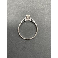 Ladies 9ct White Gold Diamond Ring (Pre-Owned)