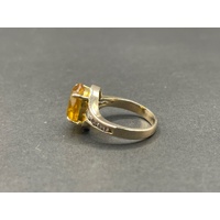 Ladies 9ct Yellow Gold Yellow Gemstone Ring