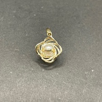 Ladies 9ct Yellow Gold White Pearl Pendant