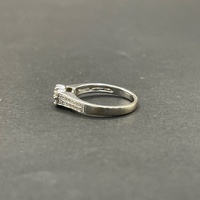 Ladies 18ct White Gold Diamond Cluster Ring