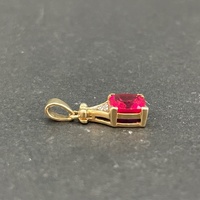 Ladies 9ct Yellow Gold Red Gemstone Pendant