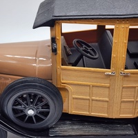 Vintage Jim Beam 1929 Ford Model A Woodie Station Wagon Whiskey Sealed Decanter