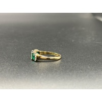 Ladies 18ct Yellow Gold Green Gemstone & Diamond Ring