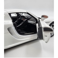 AUTOart Millennium Porsche Carrera GT 1:18 Diecast Model Car Collectible