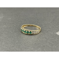 Ladies 9ct Yellow Gold Green Gemstone Ring