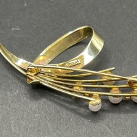 Ladies 14ct Yellow Gold White Pearl Bouquet Brooch