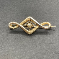 Ladies 9ct Yellow Gold Pearl Brooch