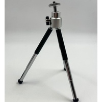 Logitech HD 1080p Webcam with Tripod Full HD Video Streaming Plug and Play