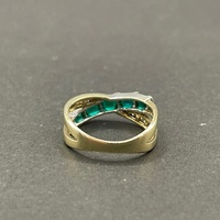 Ladies 9ct Yellow Gold Green Gemstones and Diamonds Ring