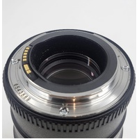 Canon EF 100mm f/2.8L Macro IS USM Lens with Soft Case