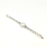 Guess W0411L1 Ladies Analog Watch Silver Tone Crystal Quartz Stainless