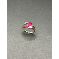Ladies 9ct Yellow Gold Pink Gemstone Ring