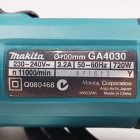 Makita GA4030 720W 100mm Corded Angle Grinder with Carry Case 240V