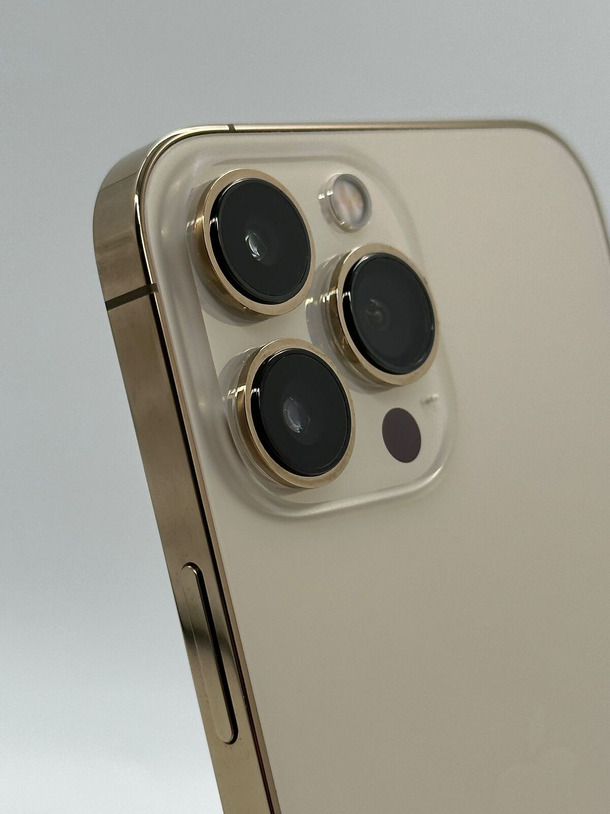 Apple iPhone 13 Pro Max Gold 128GB Mobile Phone - MLL83X/A (Pre-owned)
