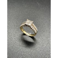 Ladies 9ct Yellow Gold Diamond Ring (Pre-Owned)