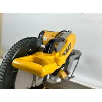 DeWalt DWS780-XE 12" Double Bevel Sliding Compound Miter Compact Powerful