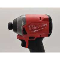 Milwaukee M18 Fuel M18 FID2 18V 1/4" Hex Cordless Impact Driver 5.0Ah Battery